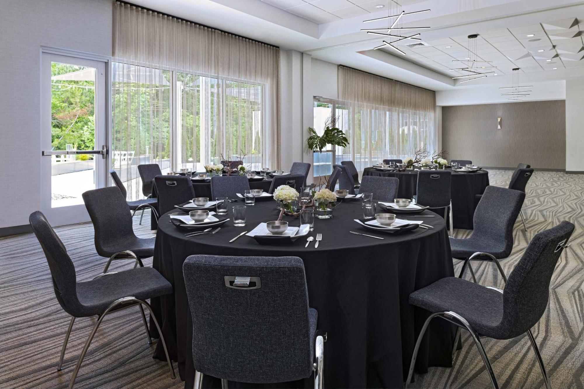 Отель Aloft Little Rock West Экстерьер фото